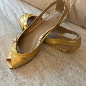 Gold Peep-Toe Flats Stuart Weitzman
7.5-8 like new